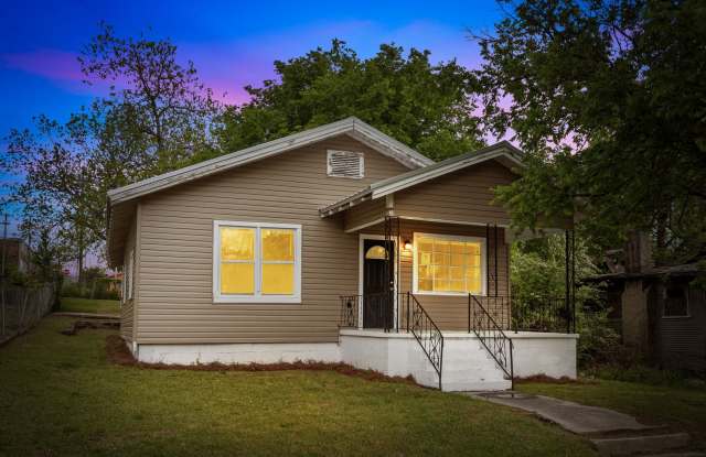 Charming 4 Bedroom, 1 Bathroom house photos photos