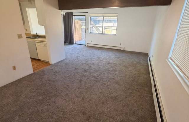 3 Bedroom, 1.5 Bathroom Duplex Gallery 1