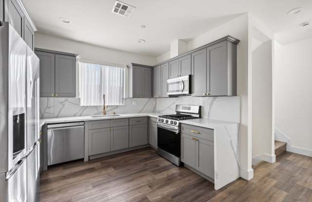 Modern and Updated 4 bed / 4 1/2 bath townhome located in the desirable Sawtelle neighborhood Gallery 3