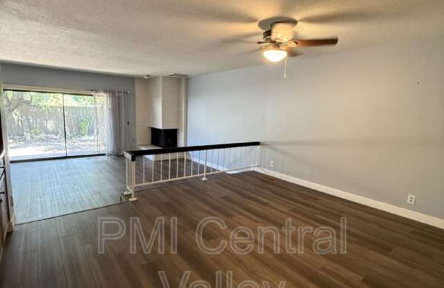 1725 Edgebrook Drive Gallery 3