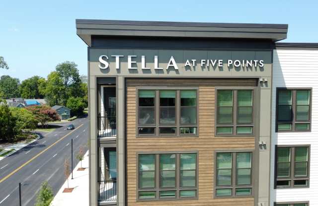 Stella at Five Points Gallery 2