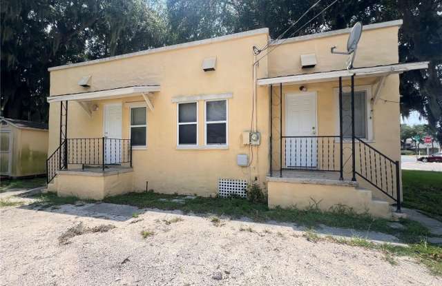 18 E GOLF LINKS AVENUE - 18 East Golf Links Avenue, Eustis, FL 32726