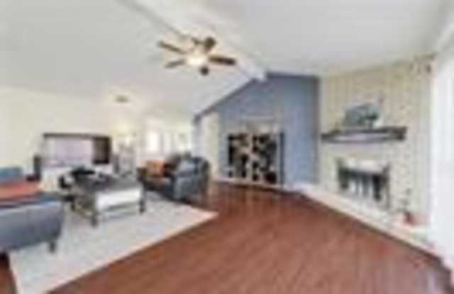 12004 Wander LN Gallery 4