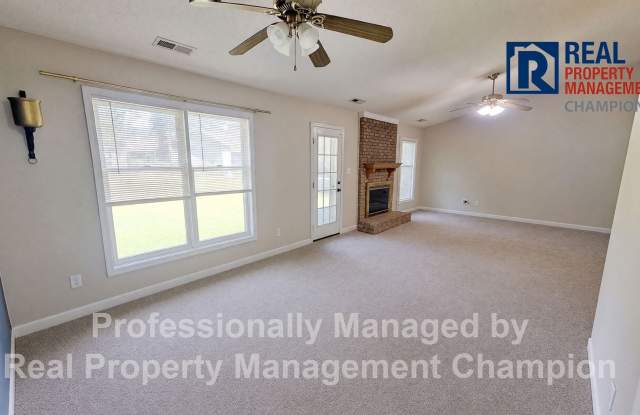 3 BD/2 BA Home on Cul-de-Sac w/Fireplace, Fenced Yard, Attached Garage Near Camp Lejeune Gallery 4