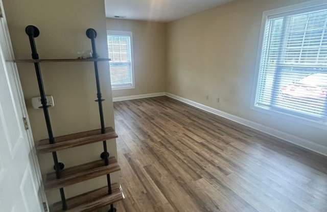 BUDGET BUSTER! 1st floor studio in the World Tour community photos photos