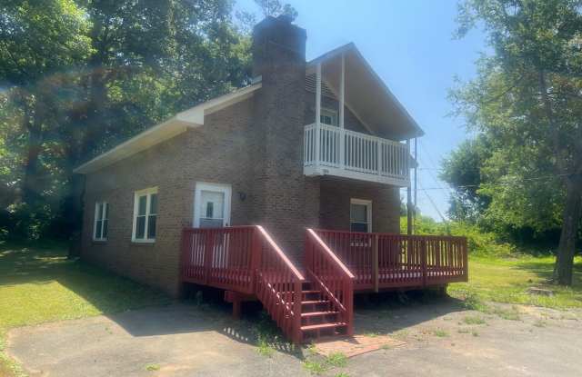 Charming 3-Bedroom Home with Large Yard & Convenient Location! photos photos