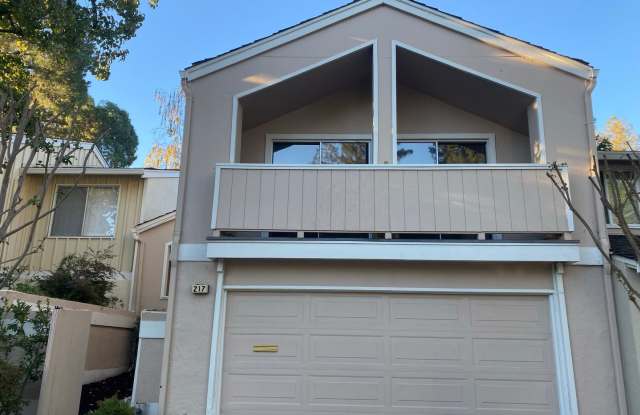 3 bedroom and 2.5 bathroom townhome 2 blocks from Heather Farms $3950/month! Gallery 1