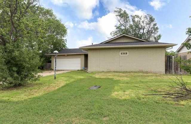 3 Bedroom, 1.5 Bath Beauty! Gallery 1