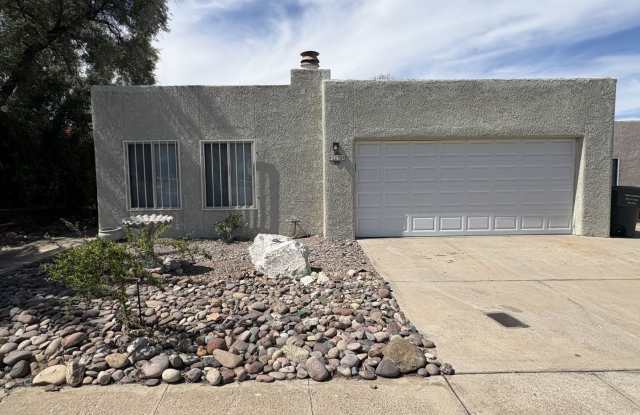 Eastside townhome, convenient location photos photos