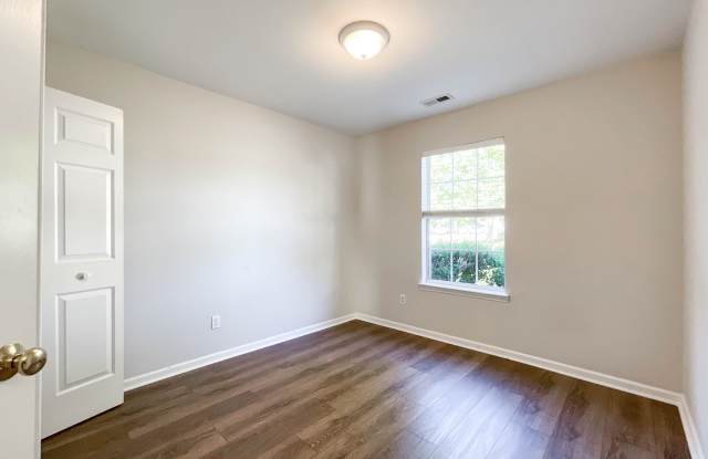1037 Ridgefield Circle Gallery 4