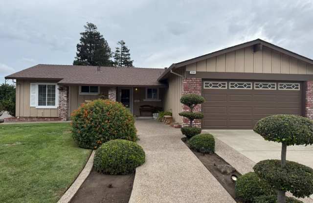 IMMACULATE CORNER 3 BEDROOM/2BATH SINGLE STORY IN ANTIOCH - 2701 Del Oro Circle, Antioch, CA 94509