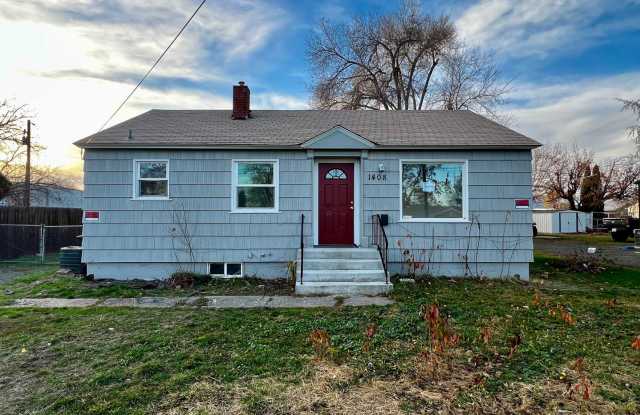 1408 S 3rd Avenue - Yakima WA - 1408 South 3rd Avenue, Yakima, WA 98902