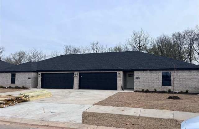 207 Tricha  CIR Unit #B photos photos