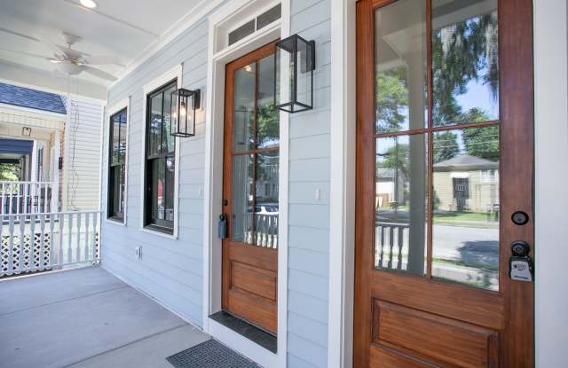 Luxury Two Year Old Construction Downtown Savannah photos photos