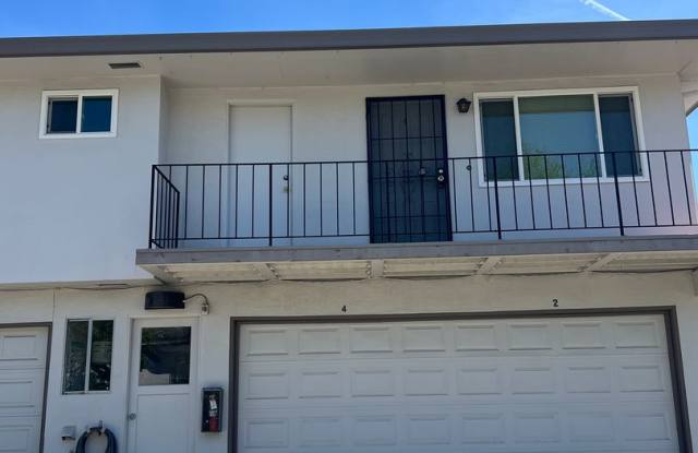 UPSTAIRS 2 BED UNIT IN ROSEVILLE!! photos photos