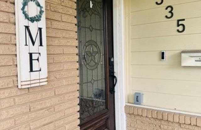 335 Pinewood Lane photos photos