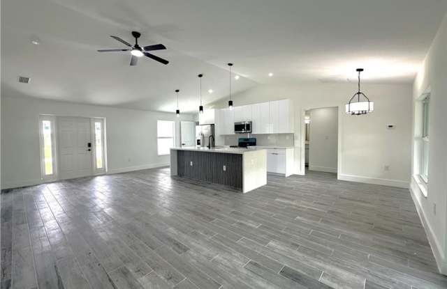 2317 NE 39th St lot: 36 Gallery 2