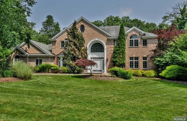 4 Spruce Hollow Road - 4 Spruce Hollow Road, Upper Saddle River, NJ 07458 4 Spruce Hollow Road - 4 Spruce Hollow Road, Upper Saddle River, NJ 07458