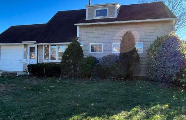 27 Bobolink Lane - 27 Bobolink Lane, Levittown, NY 11756