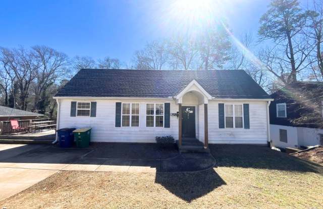 2 Bedroom Walkable to Campus Pre-Leasing for August! - 200 East Rutherford Street, Athens, GA 30605
