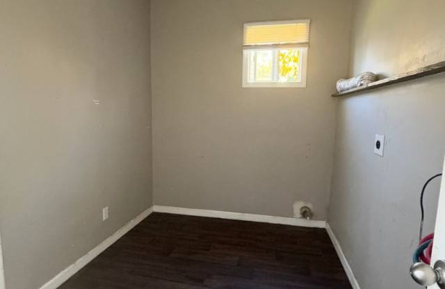 2 Bedroom 1 Bathroom Duplex- Section 8 Approve Gallery 3