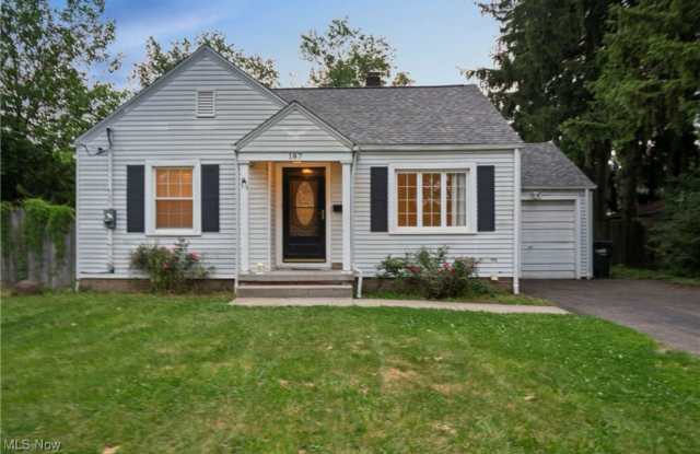 Newly Renovated Home in North Canton - 187 Everhard Road Southwest, North Canton, OH 44720