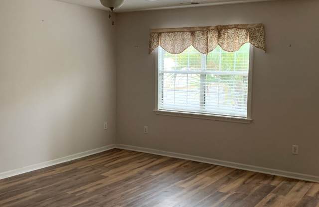1002 Edge Drive- Unit L Gallery 4