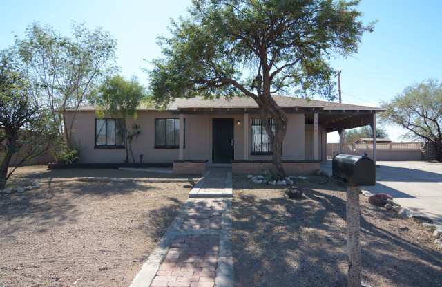 Charming 3 Bedroom 1 Bath House! Great East/Central Tucson Location Gallery 1