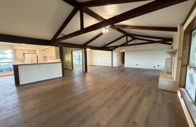 5166 I-30 Service Road Gallery 2
