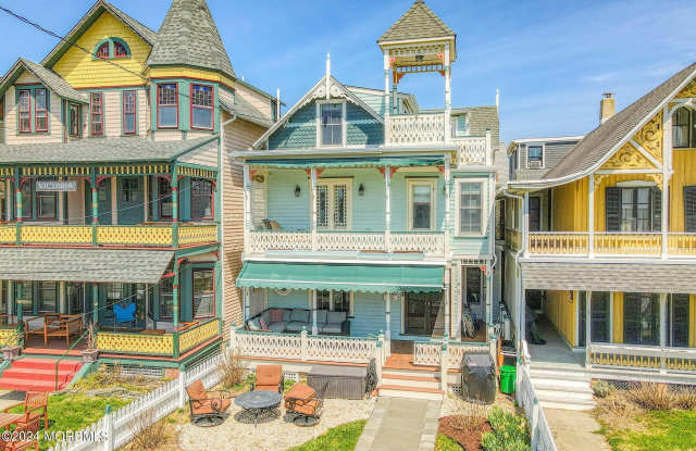 5 1/2 Embury Avenue photos photos