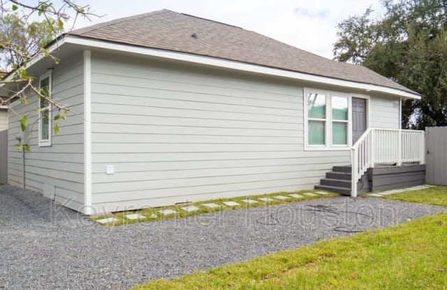 303 North Loop - 303 North Loop, Houston, TX 77018