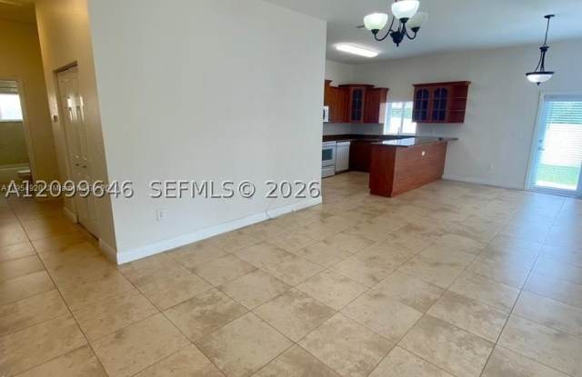 2485 W 5th Ct Gallery 4