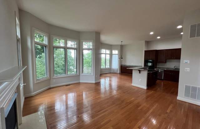 18344 FAIRWAY OAKS SQ Gallery 4