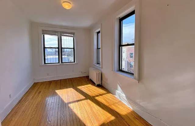791 Metropolitan Ave Gallery 3