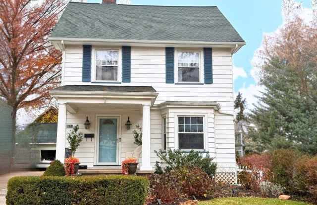 1320 W 108th Street photos photos