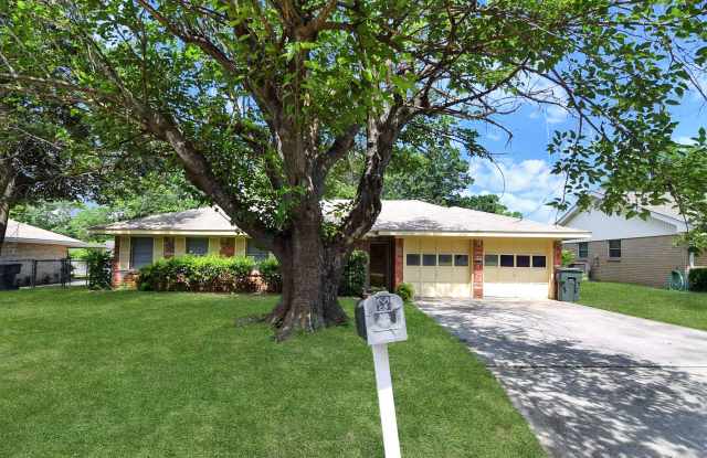 3814 Rosemary Ln photos photos