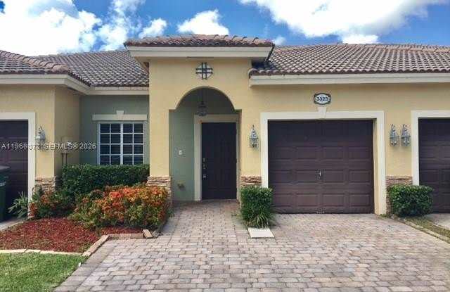 3323 NE 11th Dr photos photos