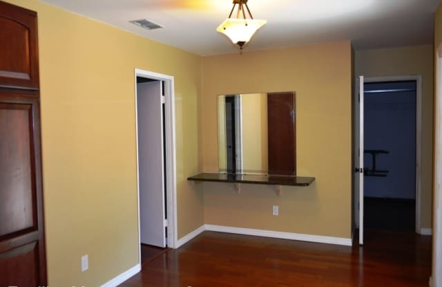200 South Glenwood Avenue Gallery 4