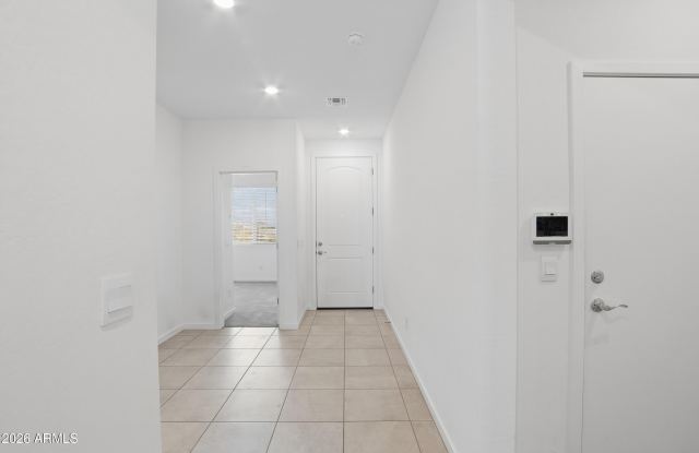 25293 W Wayland Drive Gallery 3
