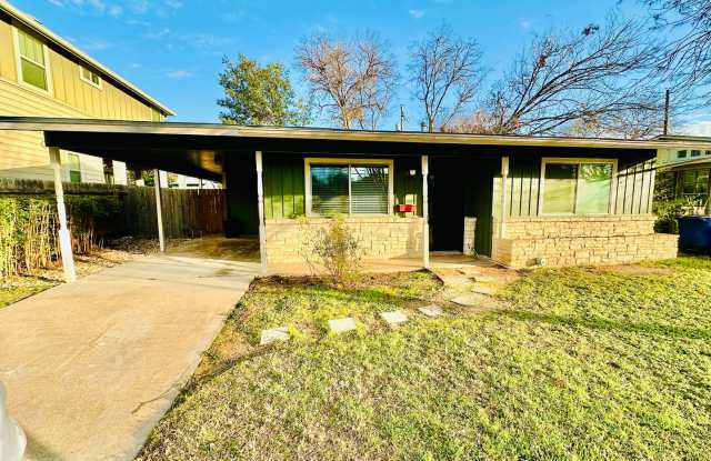Adorable Bungalow home in Trending Neighborhood. 2/1 Downtown Living at its Finest!!! Pre-Lease Now - 5203 Woodrow Avenue, Austin, TX 78756