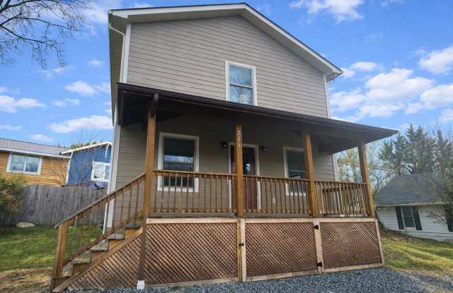 Modern Boone Home | Double Primary Suites | Walk to New Market, Watauga High  the AppalCART photos photos