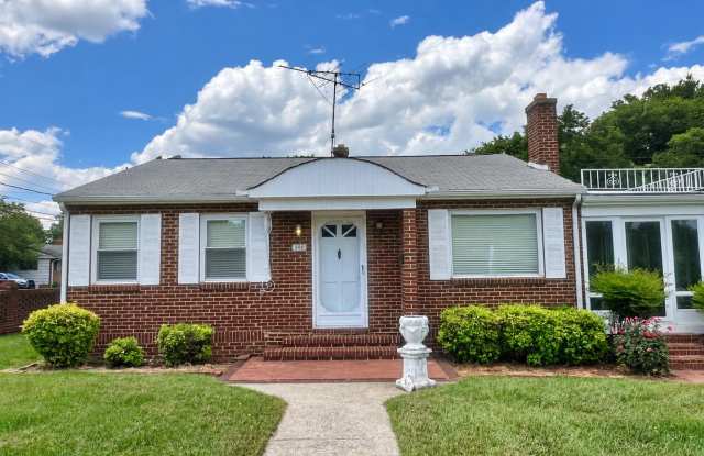 Two bedroom, 1 bath house in Graham Gallery 1