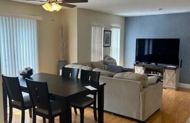 1045 Lake Shore Drive Gallery 1