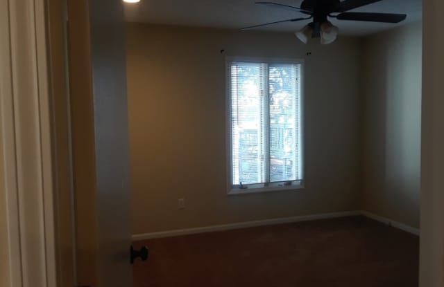 801 Northeast Fairway Homes Court Gallery 2