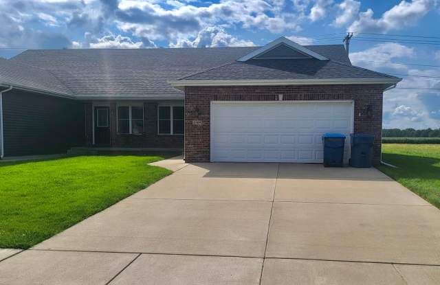 Gorgeous 3 Bedrooms, 2 bath. $2100.00 photos photos
