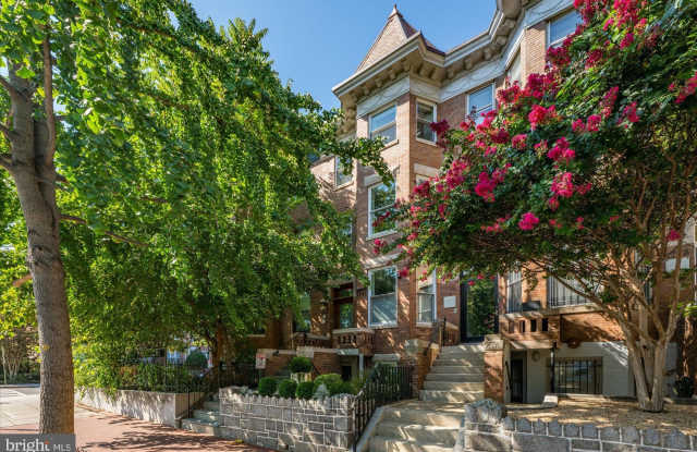 1777 T Street NW unit: 5 photos photos