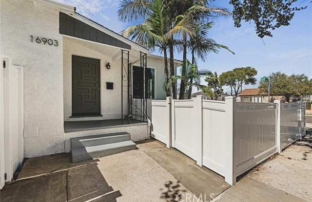 16903 Freeman Avenue Gallery 3