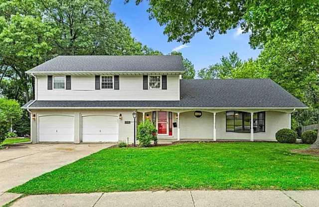 5311 N Woodview Ave Gallery 1