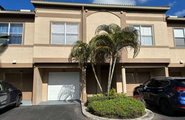 624 Arbor Lake Ln - 624 Arbor Lake Lane, Tampa, FL 33602