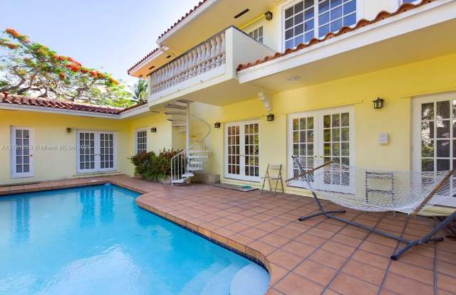 650 Alcazar Ave photos photos